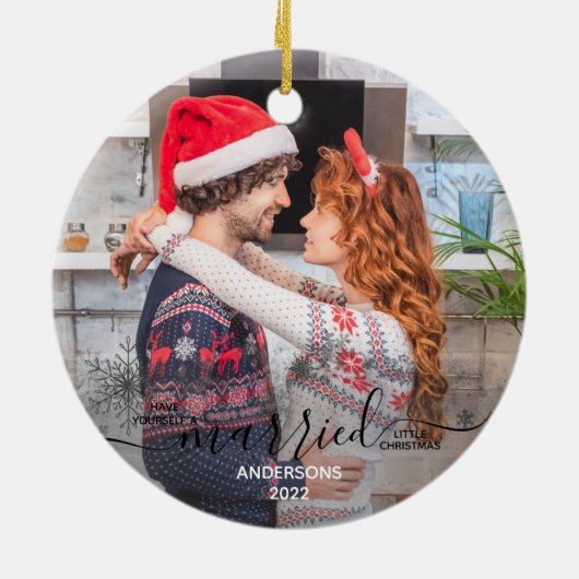 私たちの初めてのクリスマス結婚したカスタム2写真 セラミックオーナメント (裏面)