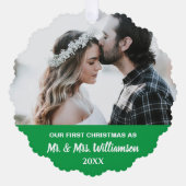 私たちの初めてのクリスマス結婚したカップルカスタム写真 オーナメントカード (正面)