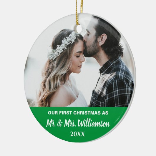 私たちの初めてのクリスマス結婚したカップルカスタム写真 セラミックオーナメント (左)