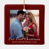 私たちの初めてのクリスマス結婚したカップル写真 セラミックオーナメント (裏面)