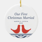 私たちの初めてのクリスマス結婚したパーソナライズされたドブ セラミックオーナメント (裏面)