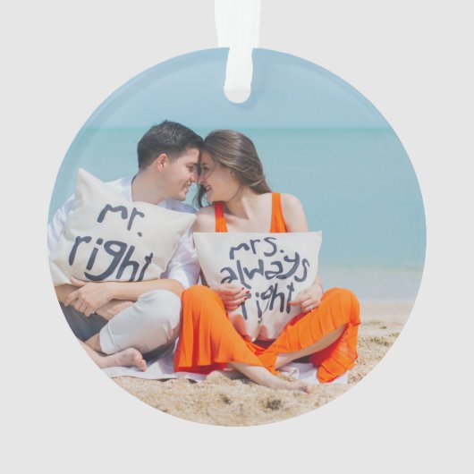 私たちの初めてのクリスマス結婚したパーソナライズされた写真 オーナメント (裏面)