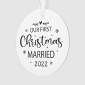 私たちの初めてのクリスマス結婚したパーソナライズされた写真 オーナメント (正面)