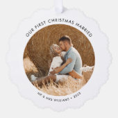 私たちの初めてのクリスマス結婚したフォトホリデー オーナメントカード (正面)