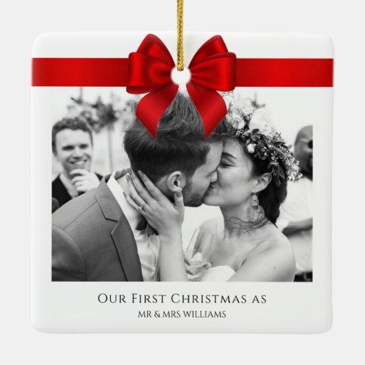 私たちの初めてのクリスマス結婚したミニマリストのミスターとミセス セラミックオーナメント (裏面)