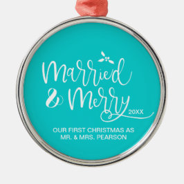 私たちの初めてのクリスマス結婚したメリーティール(緑がかった色) メタルオーナメント