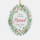 私たちの初めてのクリスマス結婚したレッドグリーンリース セラミックオーナメント (右)
