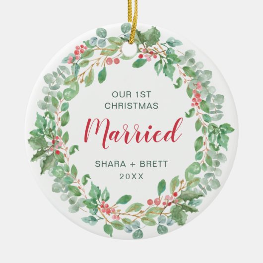 私たちの初めてのクリスマス結婚したレッドグリーンリース セラミックオーナメント (正面)
