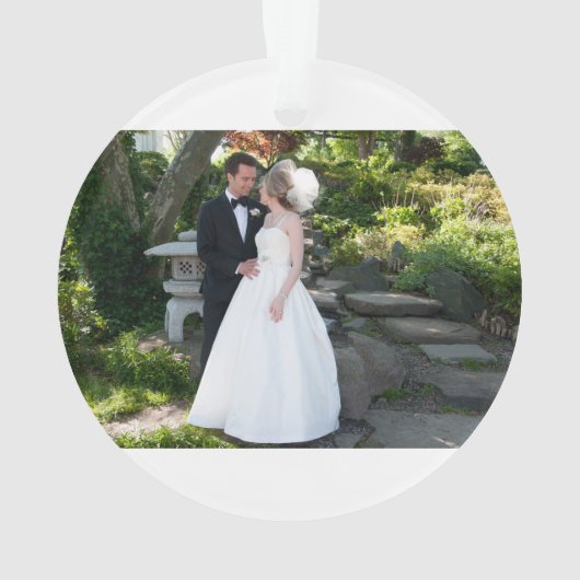 私たちの初めてのクリスマス結婚のフォトスクリプエレガントト オーナメント (裏面)