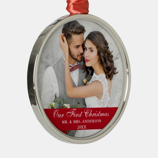 私たちの初めてのクリスマス結婚の写真の赤 メタルオーナメント (右)