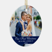 私たちの初めてのクリスマス結婚の写真の青 セラミックオーナメント (右)