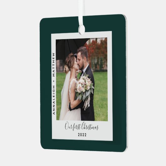 私たちの初めてのクリスマス結婚の写真休暇 メタルオーナメント (正面左)