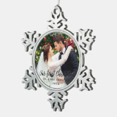 私たちの初めてのクリスマス結婚の写真 スノーフレークピューターオーナメント (右)