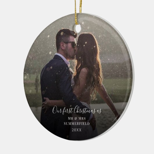 私たちの初めてのクリスマス結婚カップルの写真 セラミックオーナメント (左)