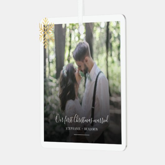 私たちの初めてのクリスマス結婚ズの写真の休日 メタルオーナメント (正面左)