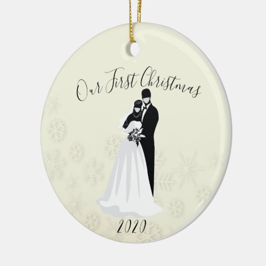 私たちの初めてのクリスマス2020顔マスク新郎新婦 セラミックオーナメント (左)