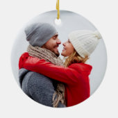 私たちの初めてのクリスマス。カスタム写真 セラミックオーナメント (裏面)