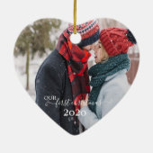 私たちの初めてのクリスマス，カップルの写真 セラミックオーナメント (裏面)