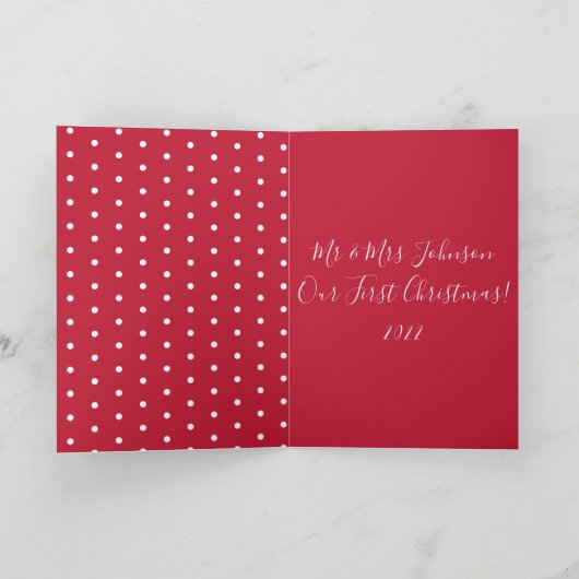 私たちの初めてのクリスマス モノグラムの | 赤と白 シーズンカード (内部)