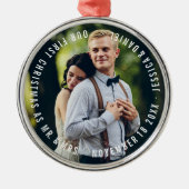 「私たちの初めてのクリスマス」新婚の写真 メタルオーナメント (正面)
