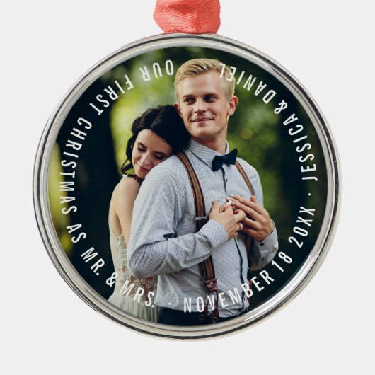 「私たちの初めてのクリスマス」新婚の写真 メタルオーナメント (正面)