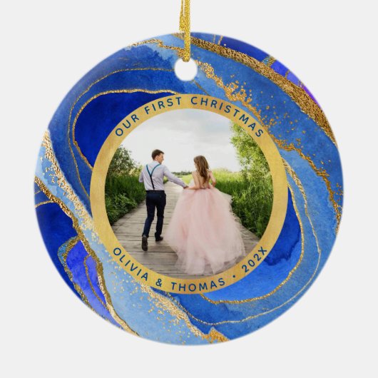 私たちの初めてのクリスマス |青と金ゴールドのGeode写真C セラミックオーナメント (裏面)