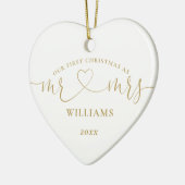 私たちの初めてのクリスマス Mr. Mrs. ゴールド ハート スクリプト フォト セラミックオーナメント (左)