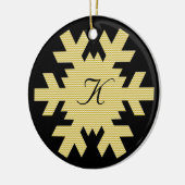 "私たちの初めてのクリスマス" - w/名前とモノグラム[b] セラミックオーナメント (左)