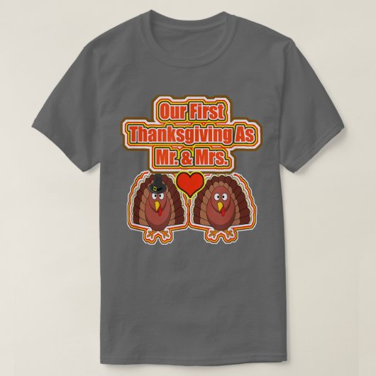 私たちの初めての感謝祭はミスター・アンド・ミセス Tシャツ (デザイン正面)