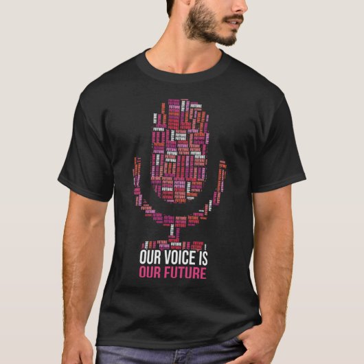 私たちの声は私たちの未来のマイクでカラフルすユニーク Tシャツ (正面)