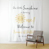 私たちの太陽の光が、かわいい誕生日の背景を次々に変える タペストリー (インサイチュ)