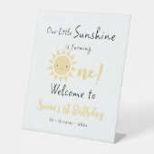 私たちの太陽の光が、かわいい誕生日へようこそ 台座サイン (正面)