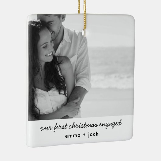 私たちの婚約した初めてのクリスマスのモダン写真 セラミックオーナメント (右)