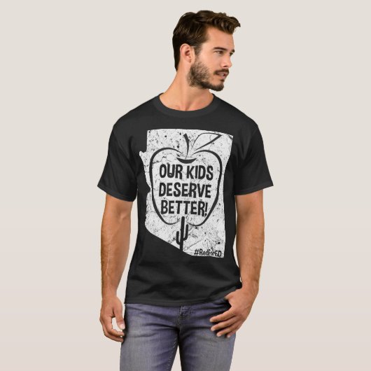 私たちの子供はEd女性男性子供のためのより良い赤に値する Tシャツ (正面フル)