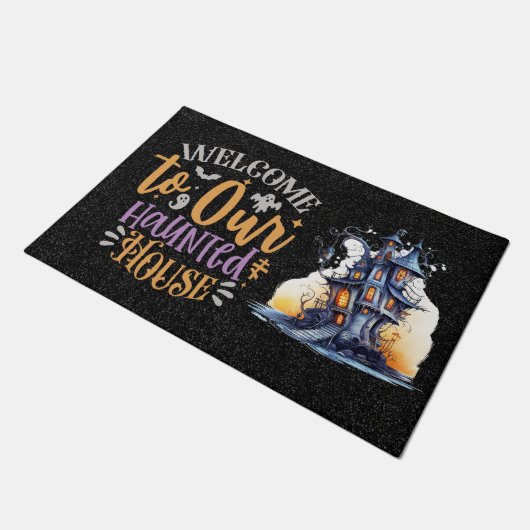 私たちの家の幽霊のよく出る形式へようこそ ドアマット (アングル)