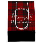 私たちの家族からあなたの名前レッドプレイドクリスマスまで ミディアムペーパーバッグ (裏面)