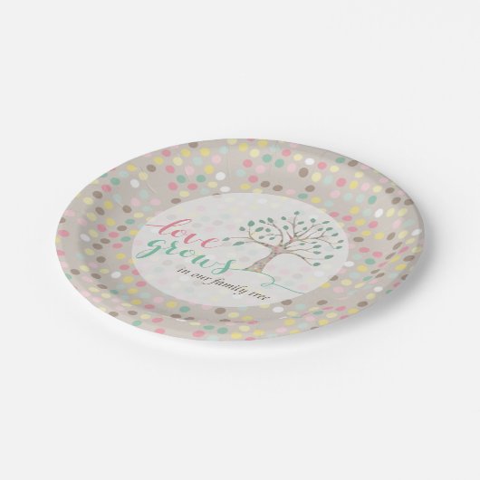 私たちの家族の木のパステルで赤ちゃんシャワーの愛が成長 ペーパープレート (アングル)