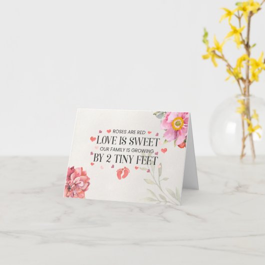 私たちの家族は2つの小さな足Ultrashoundsによって成長 カード (黄色い花)