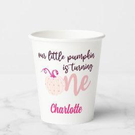 私たちの小さなかぼちゃは1日の誕生日を回している 紙コップ