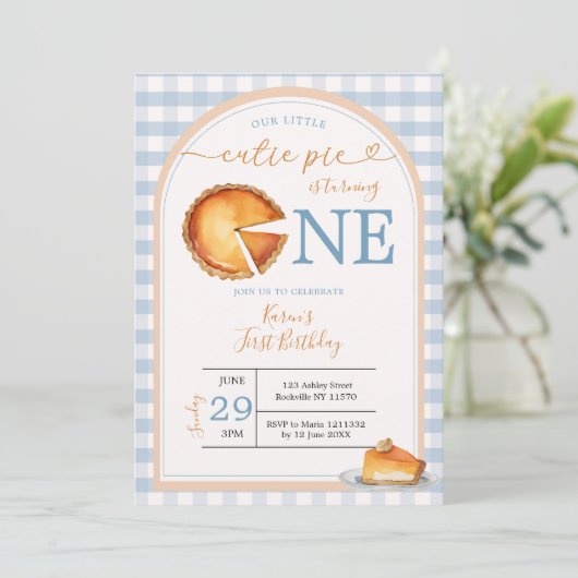 私たちの小さなかわいこちゃんパイブルーギンガムファースト誕生日 招待状 (スタンド正面)