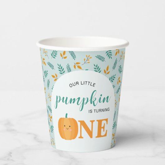 私たちの小さなカボチャが1歳の誕生日を飾る 紙コップ (裏面)