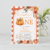 私たちの小さなカボチャのオレンジのギンガム1日の誕生日 招待状 (スタンド正面)
