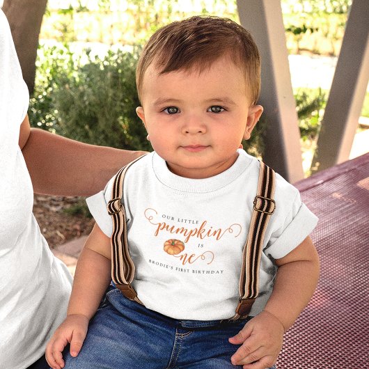 私たちの小さなカボチャの1歳の誕生日 ベビーTシャツ