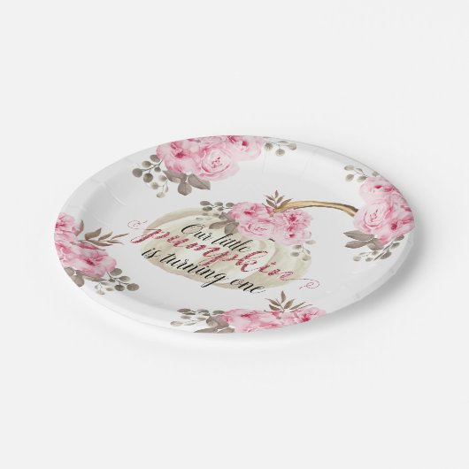 私たちの小さなカボチャは1つの水色ピンクフローラ ペーパープレート (アングル)