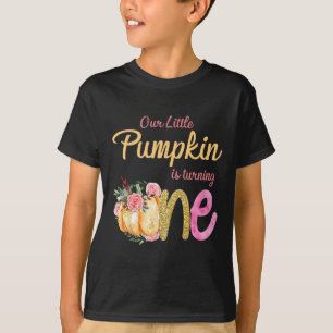 私たちの小さなカボチャは1秋1歳の誕生日を回している Tシャツ