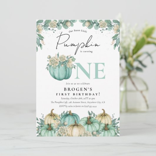 私たちの小さなカボチャティール（緑がかった色）&ホワイトの1st誕生日 招待状 (スタンド正面)