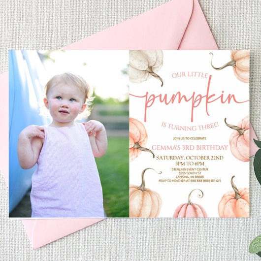 私たちの小さなカボチャピンクホワイト秋誕生日パーティー 招待状