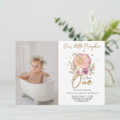 私たちの小さなカボチャ最初の誕生日ピンクの写真 招待状 (スタンド正面)