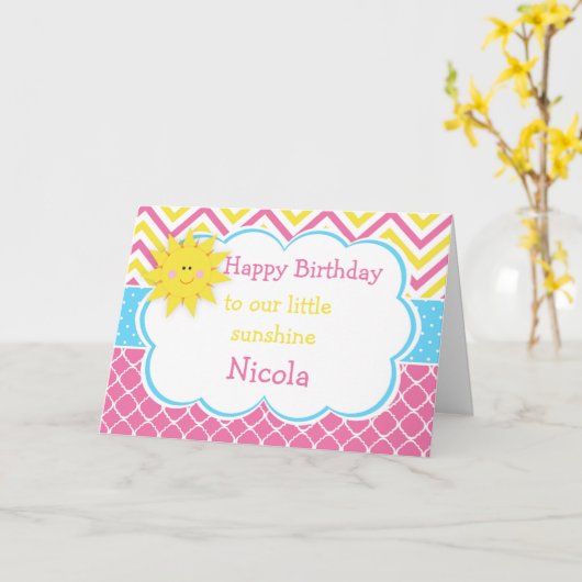 私たちの小さなサンシャインピンクとイエロー誕生日 カード (黄色い花)