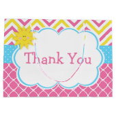 私たちの小さなサンシャインピンクと黄色の誕生日パーティー ラージペーパーバッグ (裏面)